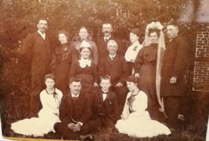 Familien Kjærsgaard samlet til bryllup. Vissing - Bakkengaarden 1905